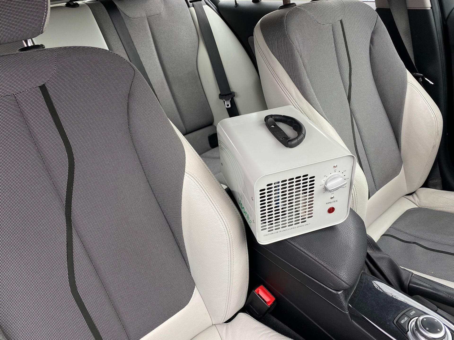 Traitement des odeurs persistantes et ozone pour intérieur de voiture à Annecy