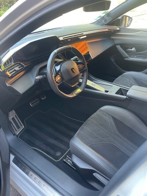 Habitacle de la Peugeot 308 GT après son nettoyage intérieur