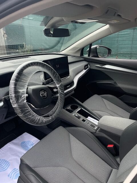 Habitacle du Skoda Enyaq après son nettoyage intérieur
