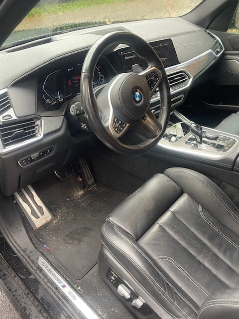 Habitacle d’un BMW X5 avant son nettoyage intérieur